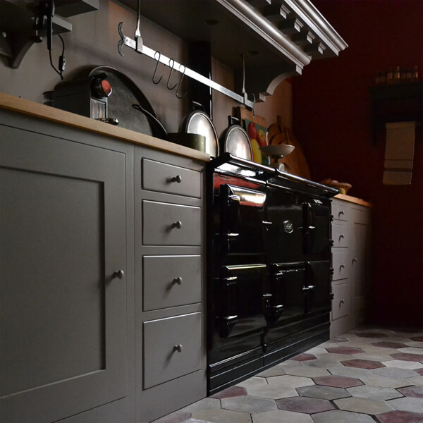 Homewood bespoke kitchens and cabinets Guardaroba stile country